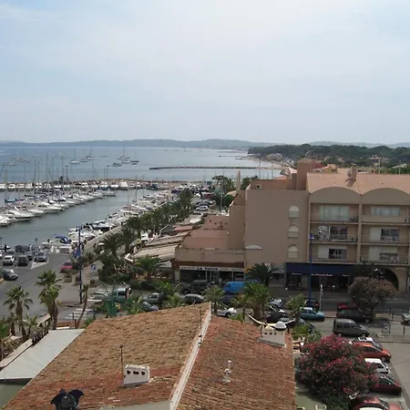 A Hyeres, Proche Et Port, Parking Et Wifi Inclus - Fr-1-335-200 Apartment